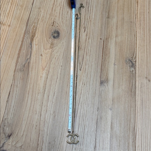 Chanel Pearl Logo Necklace - Picture 9 of 10